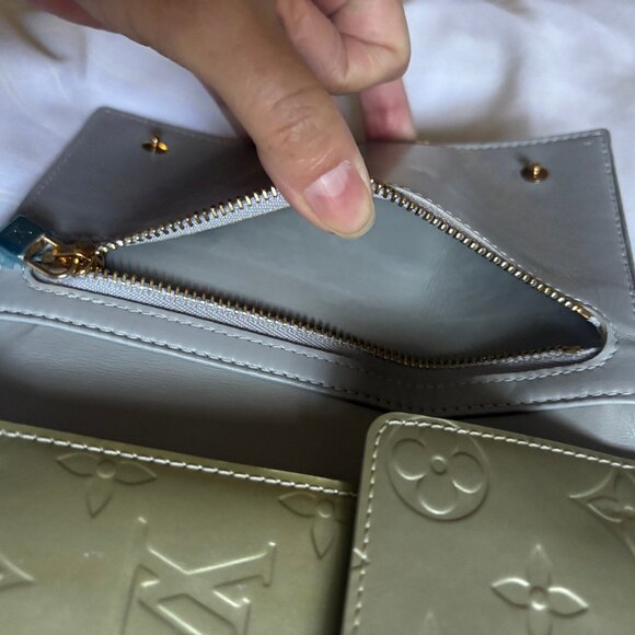 Auth Louis Vuitton RARE Gold Green Olive Venis Leather Walker Crossbody Bag - Picture 11 of 12